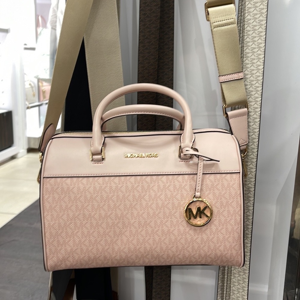 Michael Kors med Duffel Travel - Leather/Coated
Light Powder Blush NWT - Picture 8 of 16